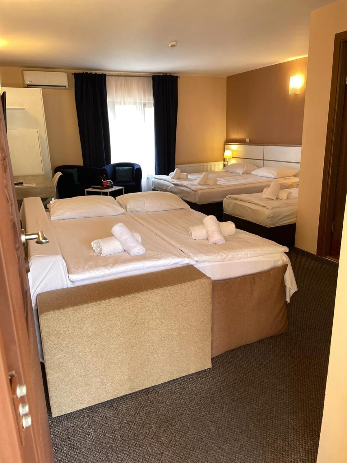 Long Street Hotel Brasov Bilik gambar