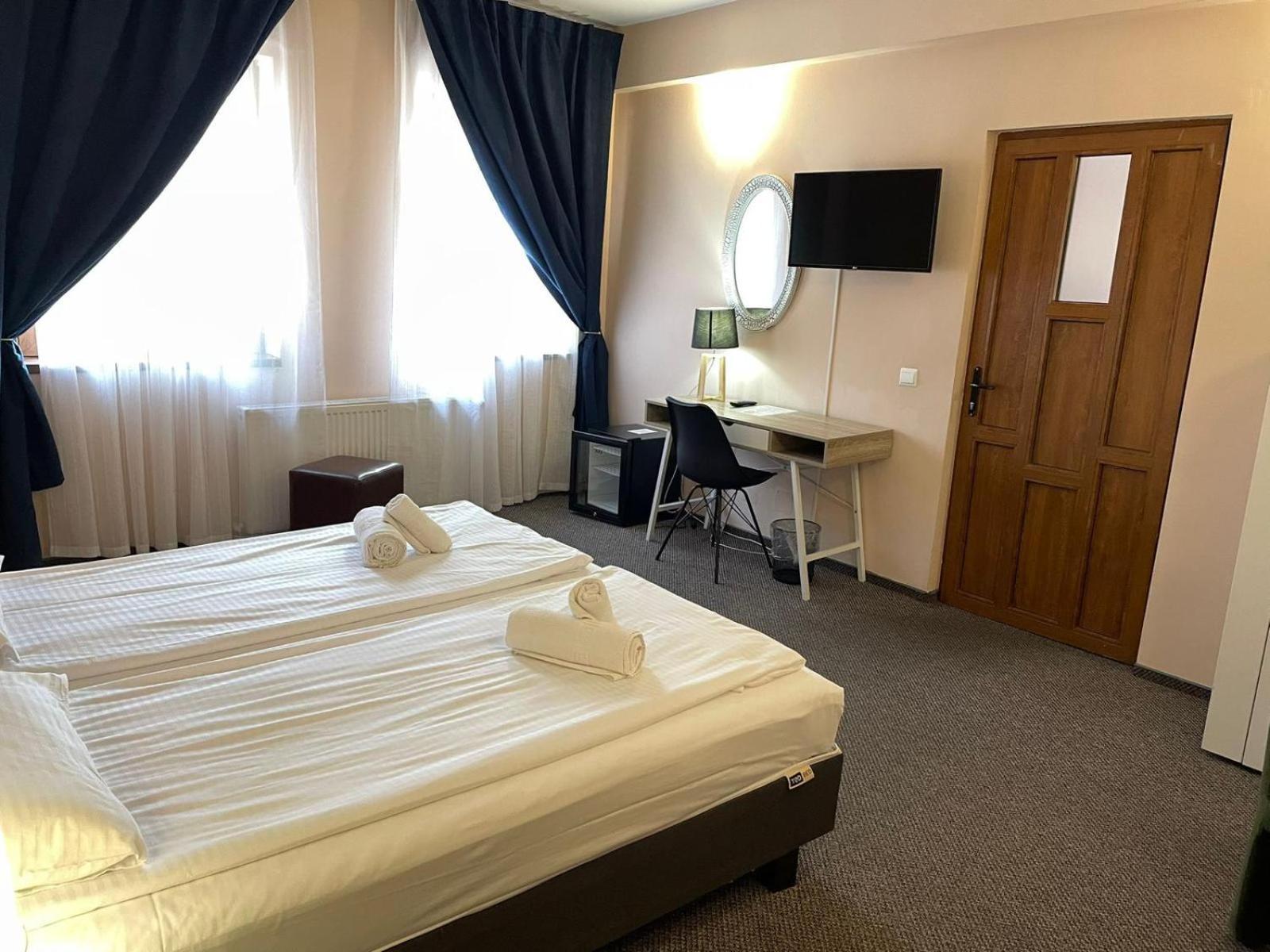 Long Street Hotel Brasov Bilik gambar