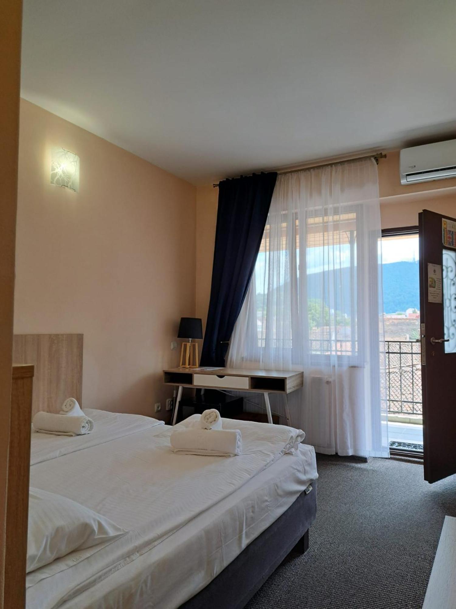 Long Street Hotel Brasov Bilik gambar